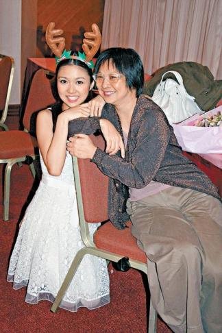 薛凯琪遭偷拍露底裤 买窗帘哭诉连累<em>母亲</em>(图)_