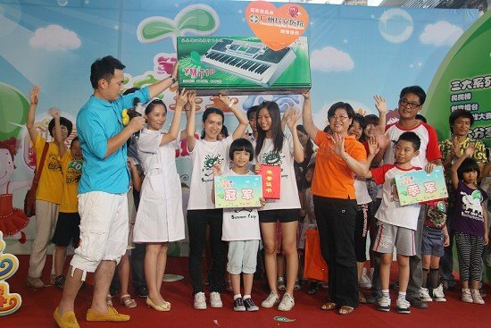 家庭游戏大赛闪亮登场 快乐开花节节高(图)