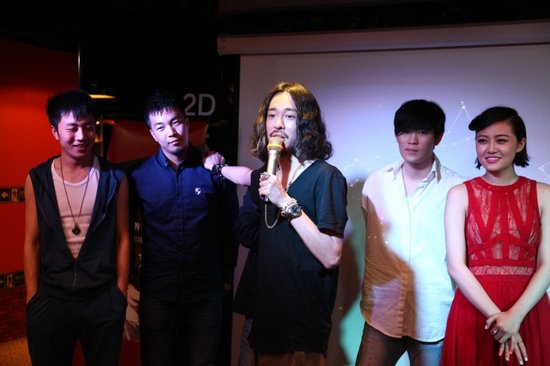 《我的12星座女友》首映 男女主演性取向成谜