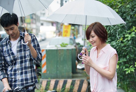 梁静茹《爱久见人心》MV首播 与男主角精彩对戏