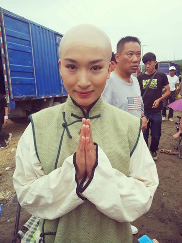 江佳桐接拍《女尼排》 舍生取义传递正能量