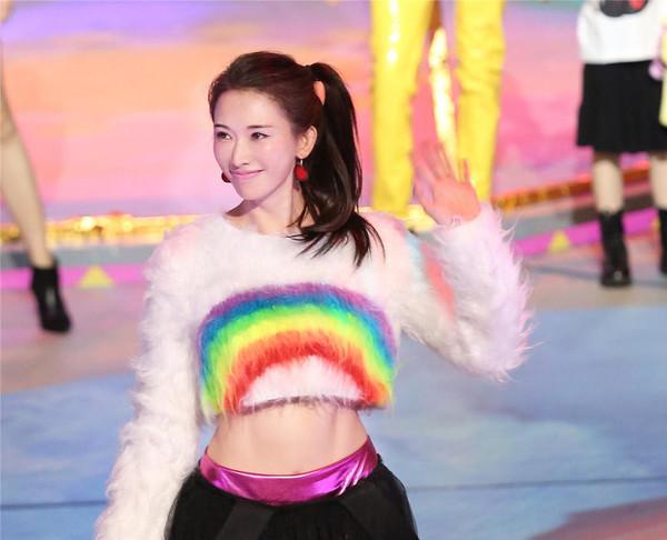 八公举：纽约街头，“粉色马尾Girl”李沁邂逅“Baby碎马尾少女”杨幂