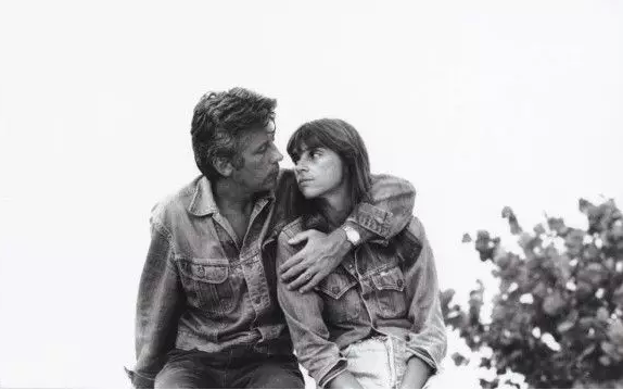 你是否也有这样一件牛仔,记录了那些年经历过的破事儿?