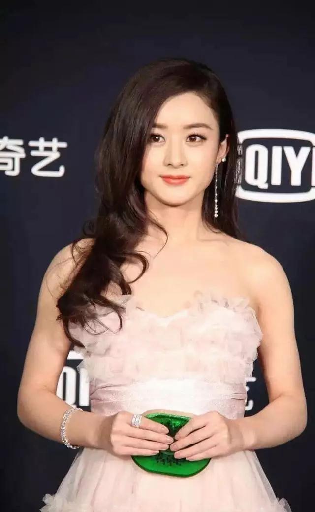 少女与熟女气质兼备的造型,放在赵丽颖身上简直让人欲罢不能!