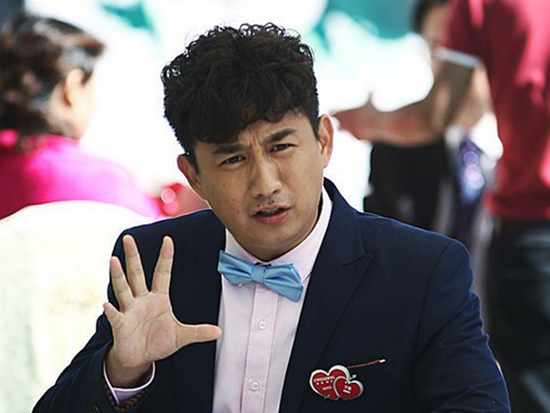 长发飘飘到辛普森同款 美骚年黄磊变形记