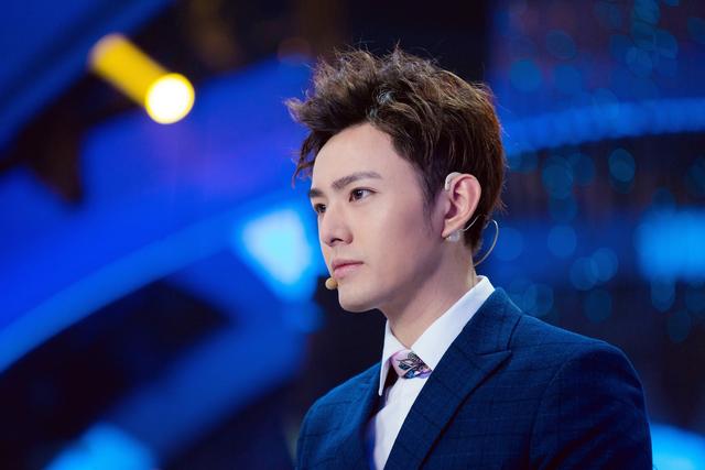 邓男子出任《超凡魔术师》魔术总顾问 时尚魅