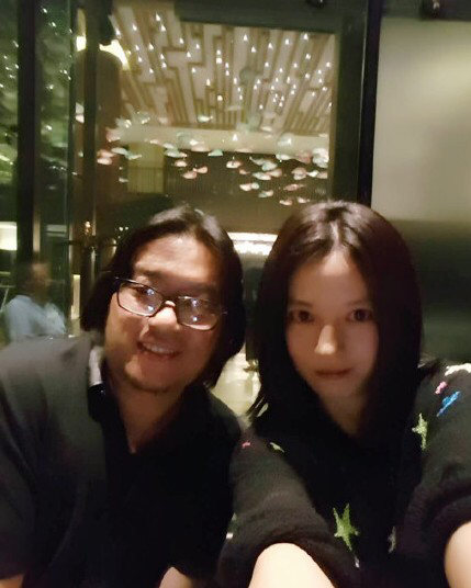 高晓松与赵薇合影脸竟一样大