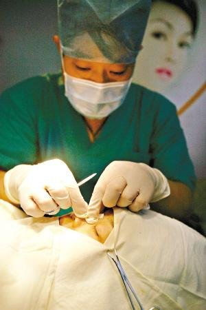 央视曝光:在京韩国整容专家多为无照