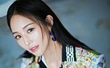 “高级的夏日印花连衣裙"