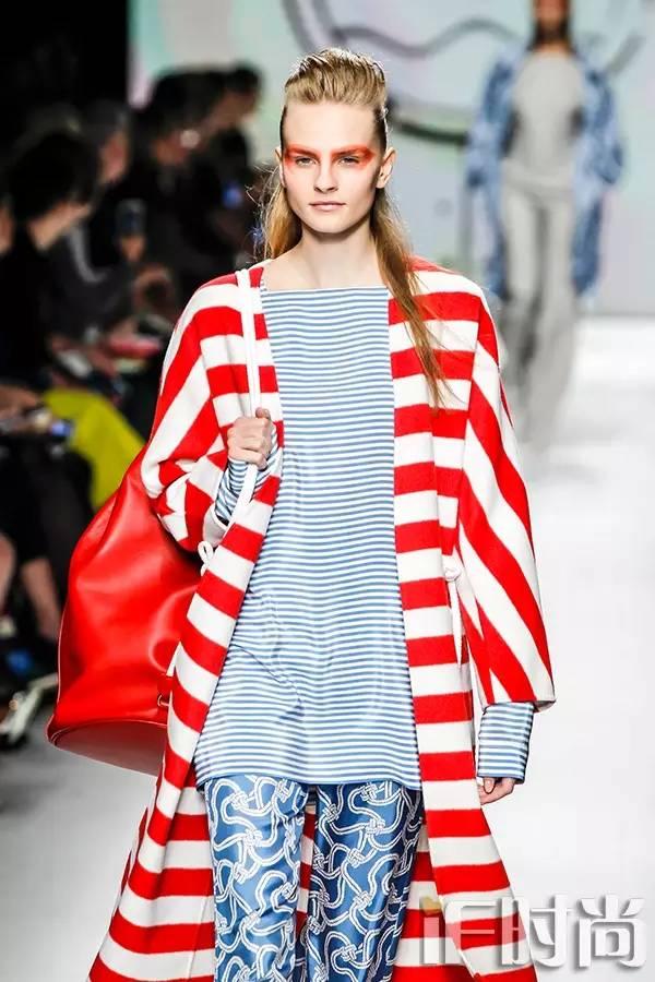 《我爱我家》早就看穿了今年时装周流行的一切