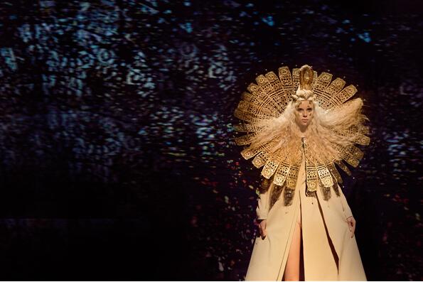 岳晓琳携《有·無》时尚概念发布会