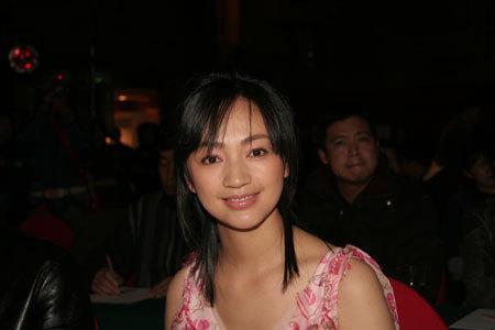 弃当大学老师,成名后低调没绯闻,38岁成华谊老