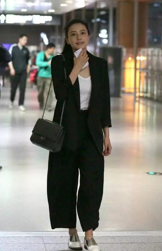 刘涛暴露“游泳圈” 原来女明星也有这样的身材缺陷