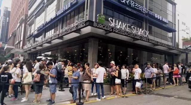 �°����������Ŀ�͵꣬Ҫ���й��������KFC�����ˣ�