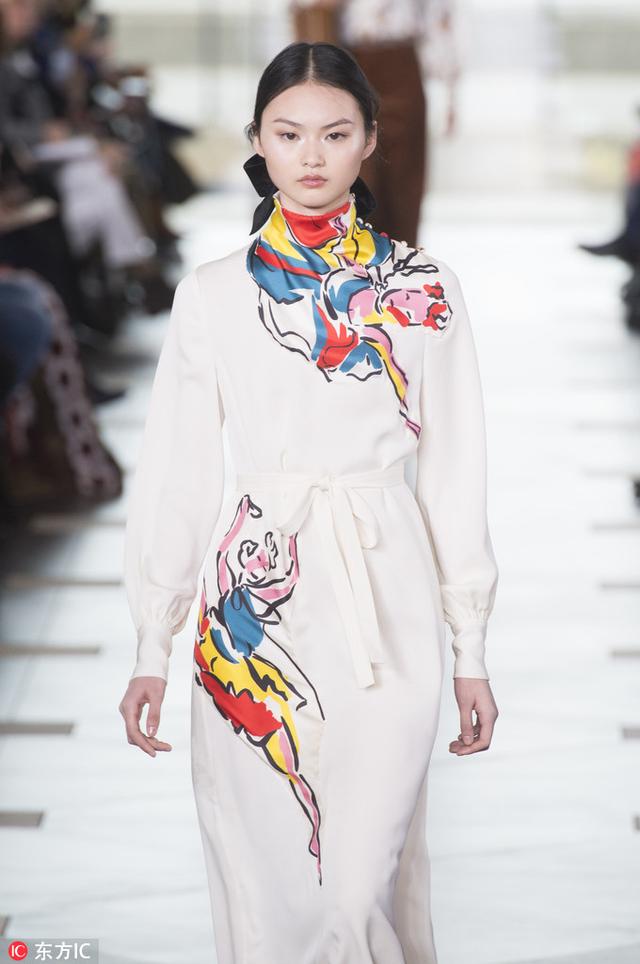 郭碧婷纽约第二天很忙 小仙女去Tory Burch挑选飞升上神的战袍