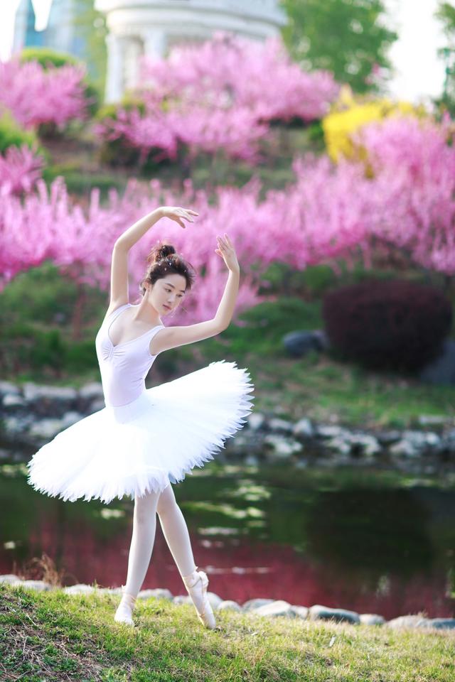 长腿女神孙嘉璐化身芭蕾精灵 生活方式 图2
