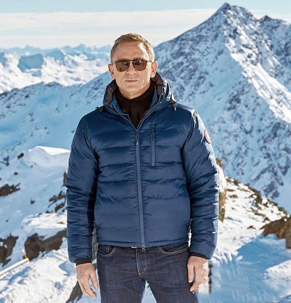 90秒知道 郑爽小井过冬只穿鹅牌羽绒服