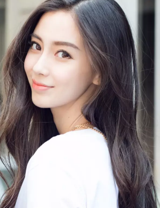 化对红唇相当于修图十分钟 杨颖表示赞同