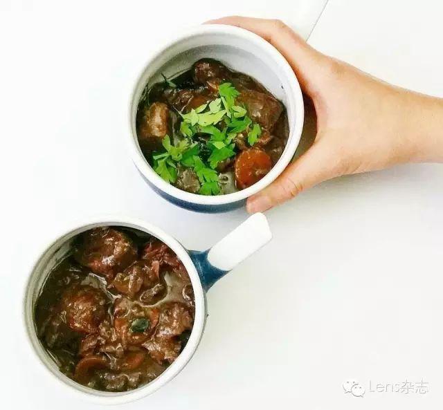 羊肉咖喱锅、书本,还有时光中浓稠的记忆