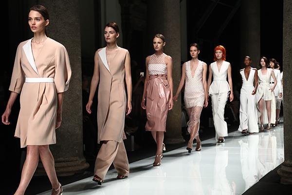 郭碧婷优雅现身时装周 力挺ELLASSAY歌力思