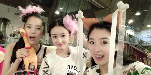 清纯校花陈妍希和运动萌赵丽颖撕衣大战