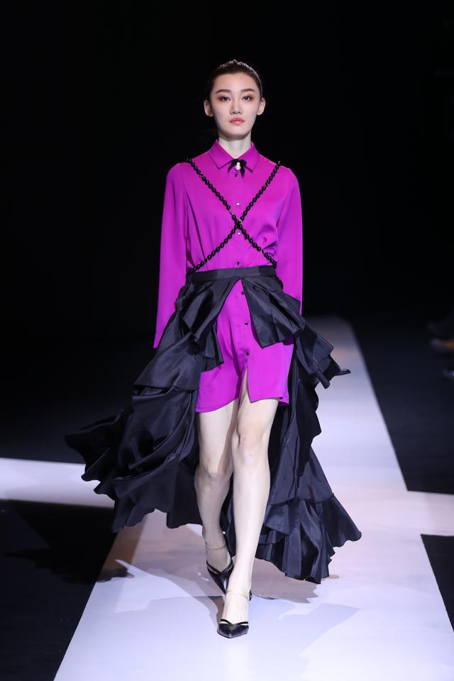 2017哈尔滨时装周14岁设计师演绎浪漫春天气息大秀