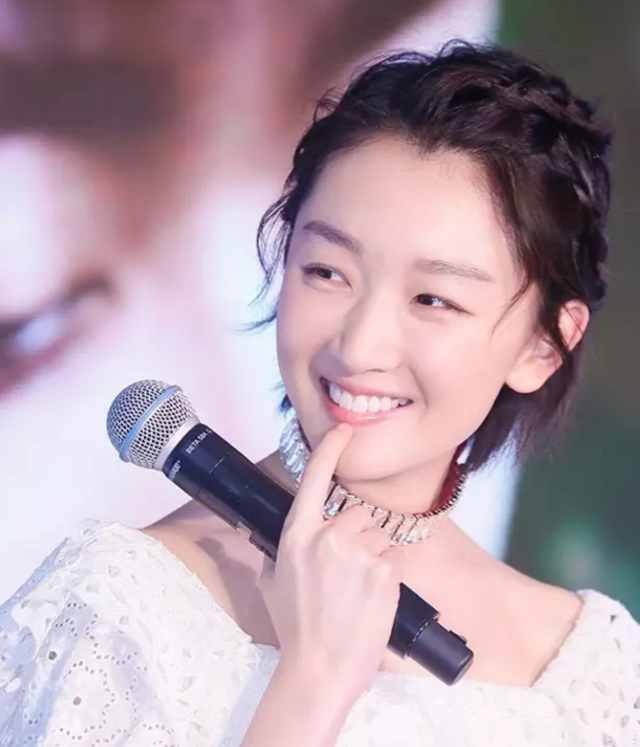 赵丽颖的小卷毛也太好看了吧!它早就从颜色专染什么黑发的头发长大妈不a颜色图片