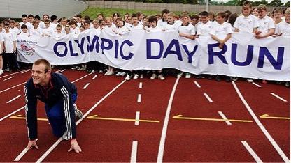 奥林匹克日长跑 运动护发有妙招