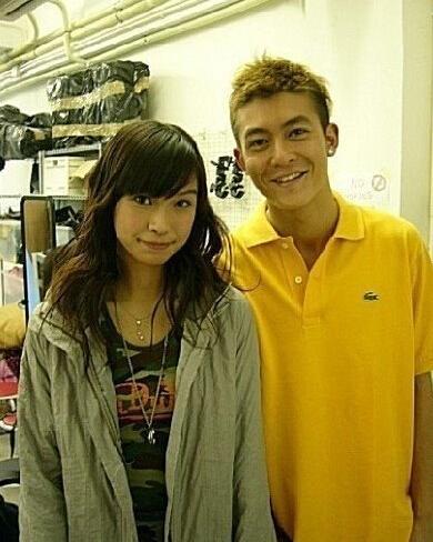 杨幂脸僵遭吐槽 女星整容失败成蜡像