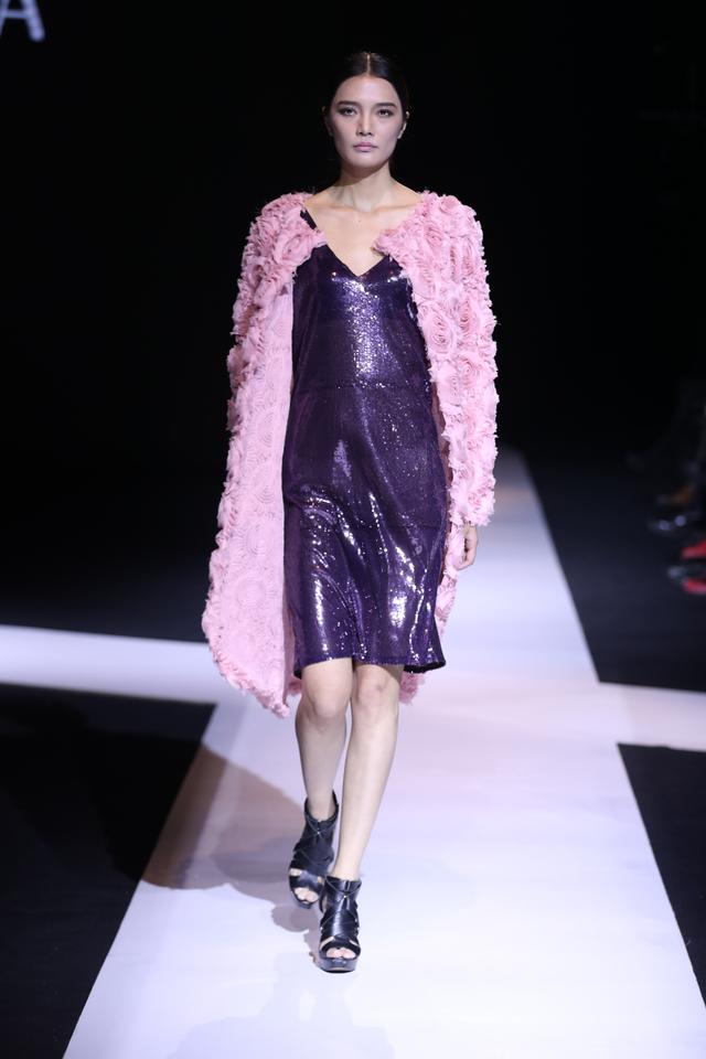 2017哈尔滨时装周14岁设计师演绎浪漫春天气息大秀