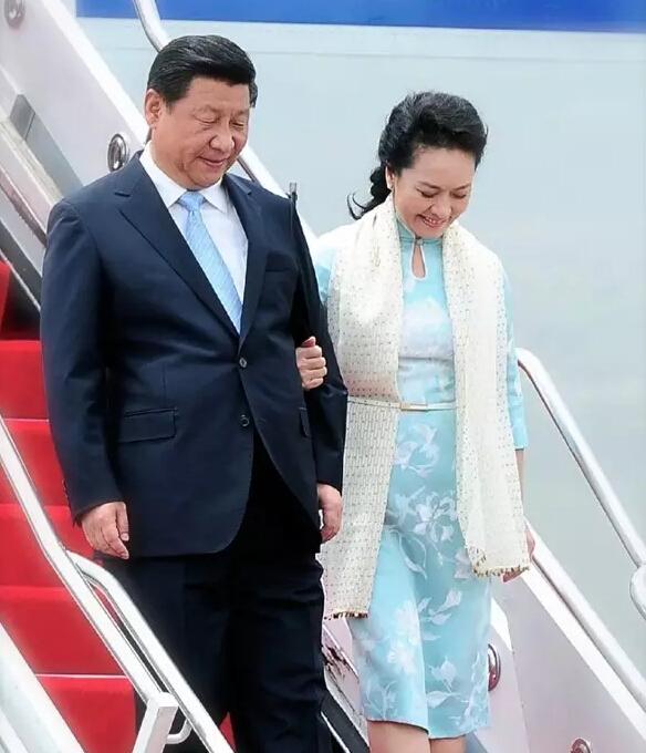 习大大彭麻麻 我的<em>领带</em>是你<em>裙子的颜色</em>_时尚_