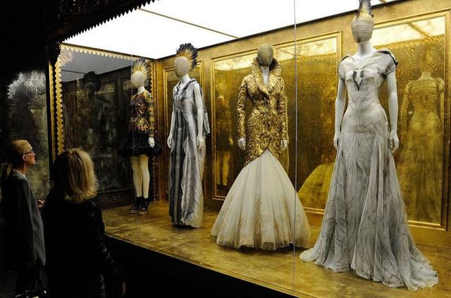 亚历山大·麦昆的心理按摩_时尚_腾讯网