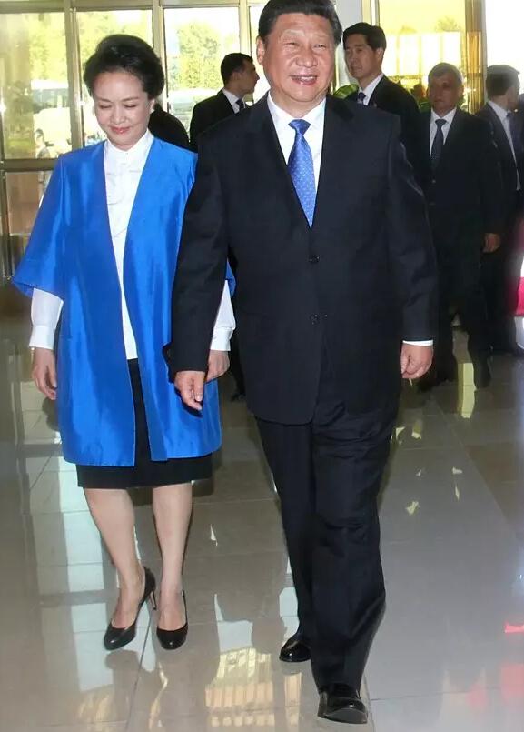 习大大彭麻麻 我的<em>领带</em>是你<em>裙子的颜色</em>_时尚_