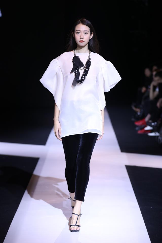 2017哈尔滨时装周14岁设计师演绎浪漫春天气息大秀