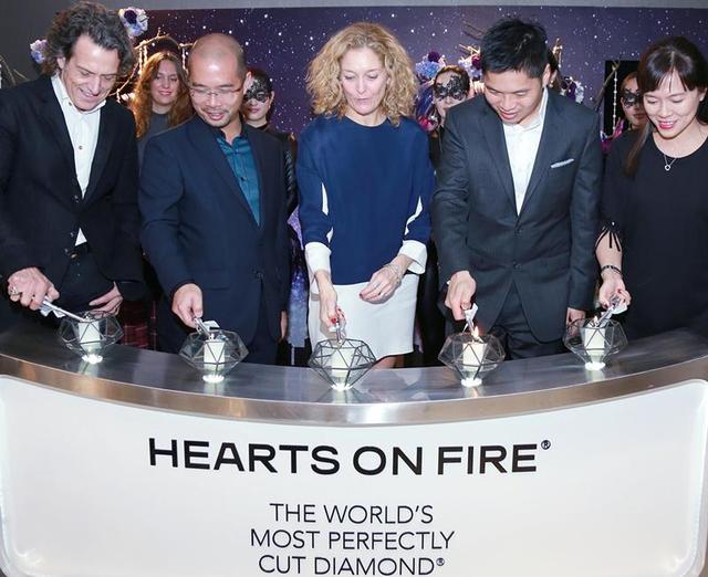 Hearts On Fire x 携手珠宝设计师 Stephen Webster  培育国际珠宝设计新星