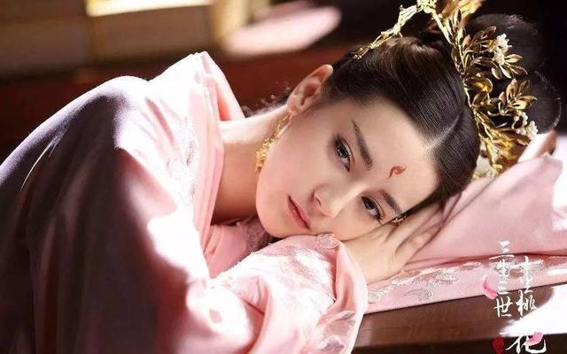 出道即女主!迪丽热巴为什么能迅速跻身90后小花?