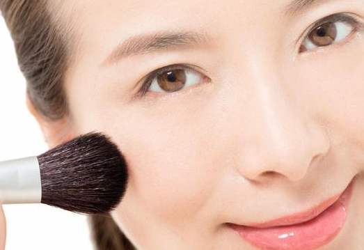 万能修容蜜粉 让肌肤华丽升级