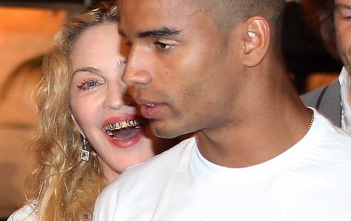 暴发户的大金牙 天后竟然爱到疯