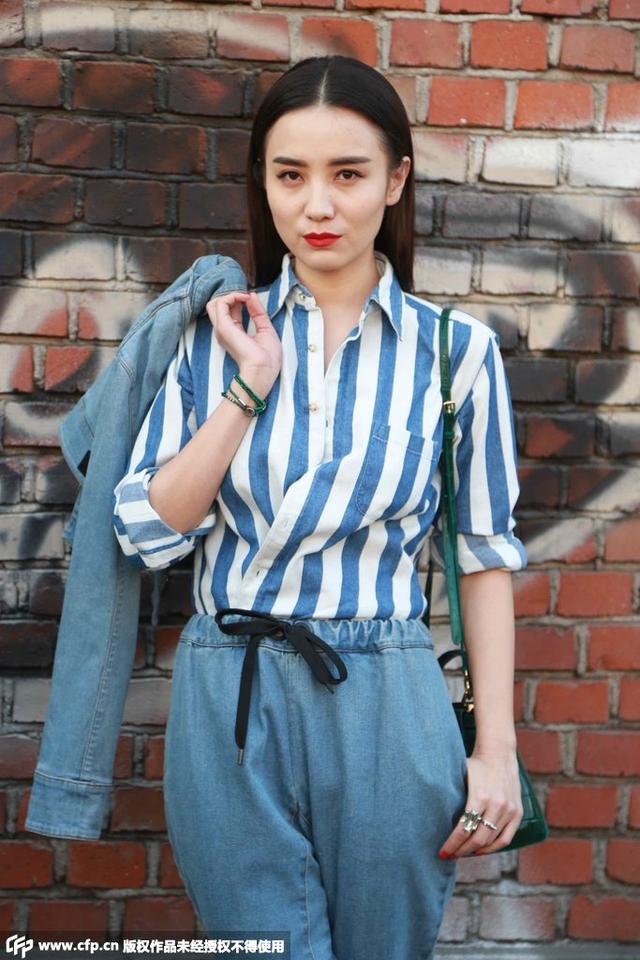 小宋佳看秀三套行头 性感帅气样样行