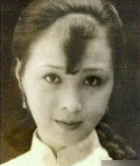 惊呆众人！刘亦菲竟是其家族中最丑的一个