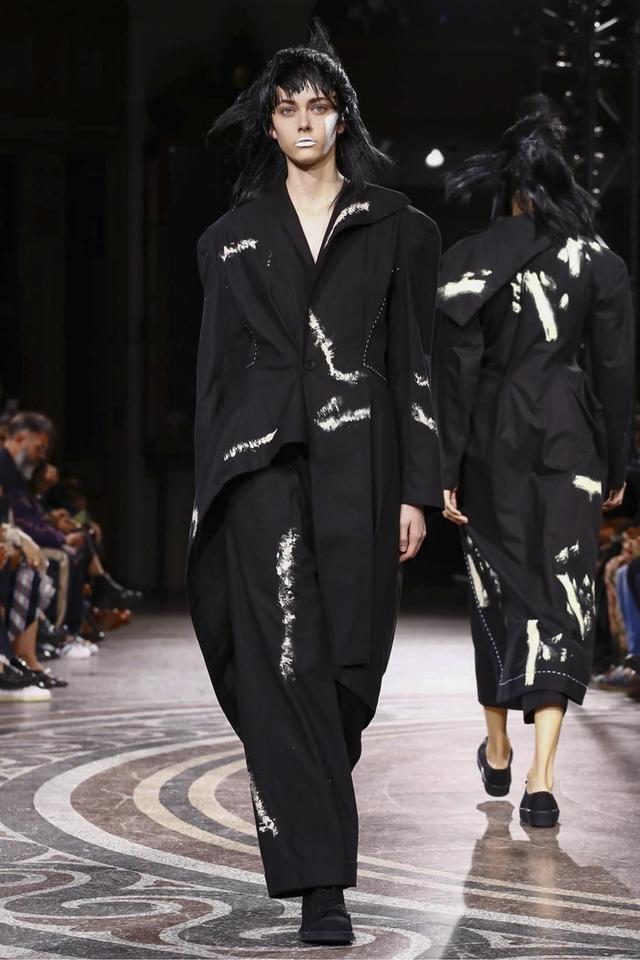 山本耀司的黑色幽默 yohji yamamoto2017春夏女装系列发布