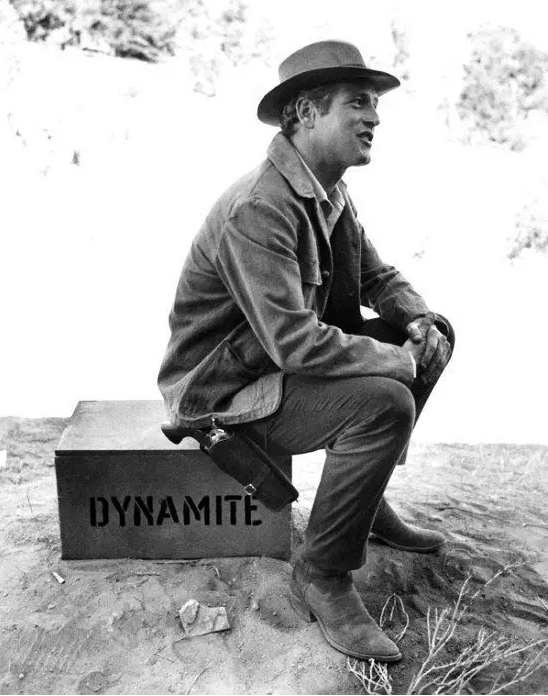 你是否也有这样一件牛仔,记录了那些年经历过的破事儿?