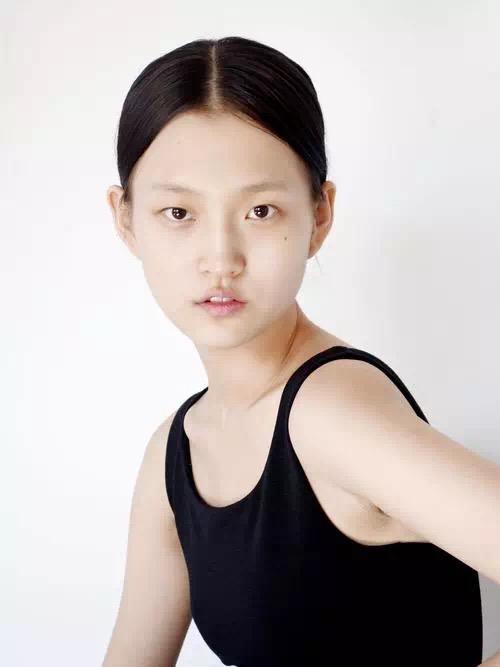 这个16岁的新鲜面孔可能是下一个中国超模!