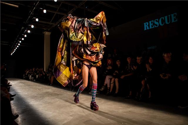 Vivienne Westwood独家专访:希望人们少买垃圾服装(图3) Vivienne Westwood独家专访:希望人们少买垃圾服装(图3)