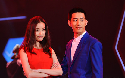 井柏然倪妮吻别秀恩爱?笑成这样还没唇纹的倪妮 !果然都爱软萌的性感嘴唇_时尚_腾讯网