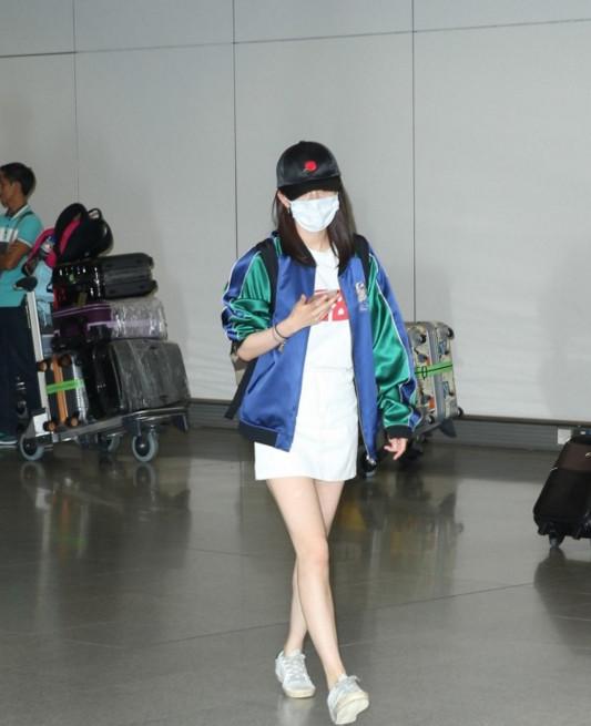 嗨森!邂逅杨幂 大幂幂穿的很MOSCHINO呢~