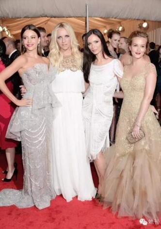 把范冰冰扮成“花仙子”的设计师,比范爷还美