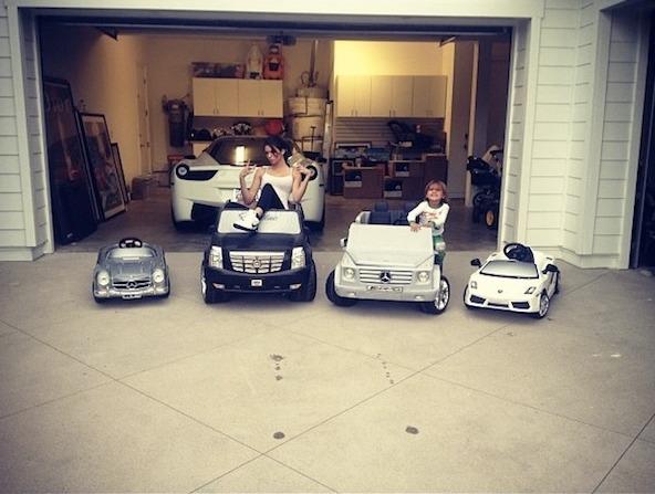 【长点儿心】开$2500万的车穿成什么样合适(