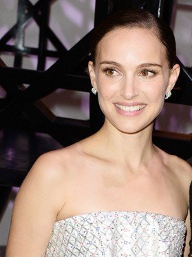 娜塔莉-波特曼亮相Miss Dior迪奥小姐展览