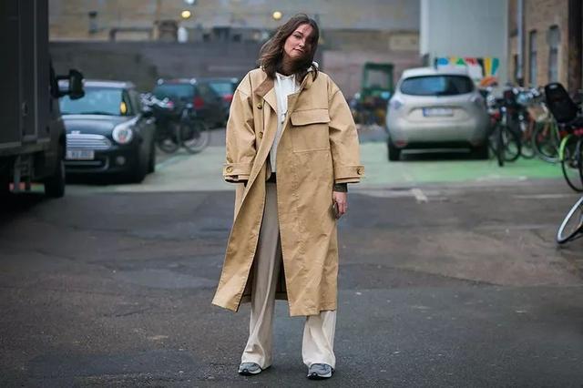 风衣+阔腿裤=2018早春最火搭配!时髦潇洒又显瘦，照着穿你就赢了!